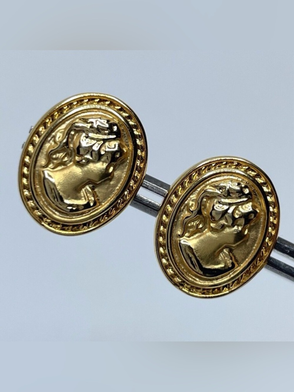 Dainty Gold Tone Cameo Stud Earrings Post Setting Victorian Vintage Look Unique